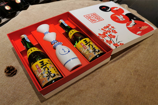 Hộp quà sake Junmai Ginjo Shukon 720ml 1%ABV