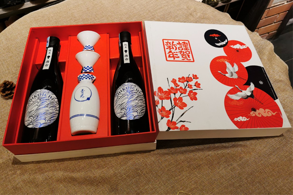 Hộp quà sake Junmai Ginjo Hikoichi 720ml - 1% ABV