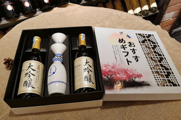Hộp Quà Sake Nihon Sakari Daiginjo 720ml / 1% ABV