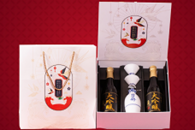 Hộp Quà Sake Daiginjo Kèm Bình Chén 1% ABV