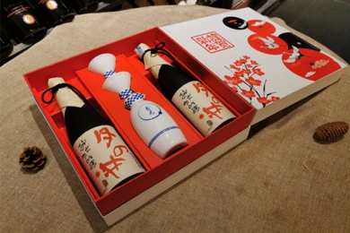 Hộp quà sake Tsukinoi Daiginjo