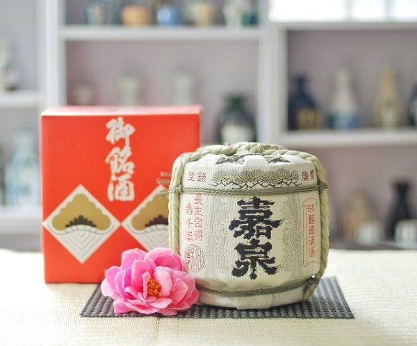 Có nên mua rượu Sake Taru bình cói 1800ml?
