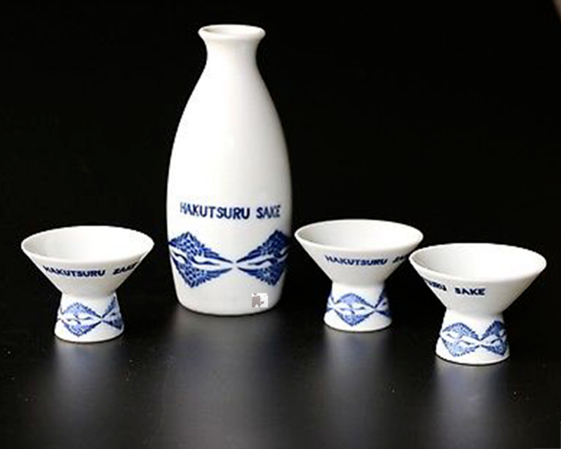 Nguyên tắc rót rượu bằng bình rót rượu Sake