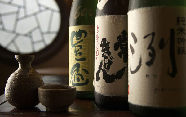 Ph&acirc;n biệt giữa rượu sake v&agrave; rượu shochu Nhật Bản