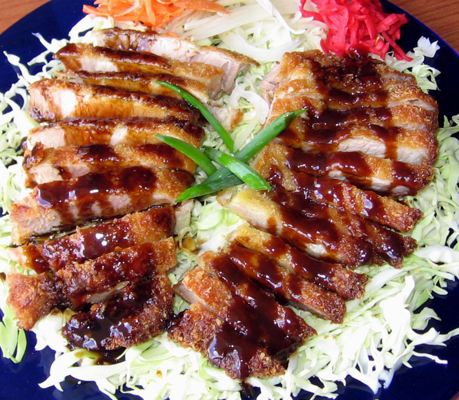 m&oacute;n thịt chi&ecirc;n x&ugrave; Tonkatsu